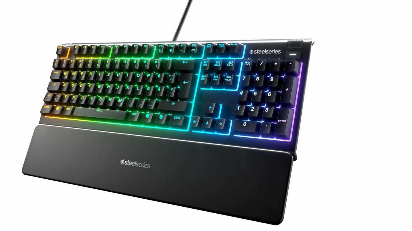 SteelSeries Apex 3 RGB Gaming-Tastatur in der Draufsicht, Full-Size-Layout, deutsche QWERTZ-Belegung, beleuchtete Tasten, mit Handballenauflage